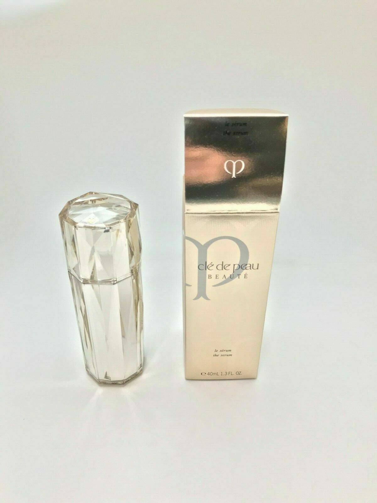 CLE DE PEAU LE SERUM THE SERUM - 1.3 OZ / 40 ML ~~~SALE~~~~