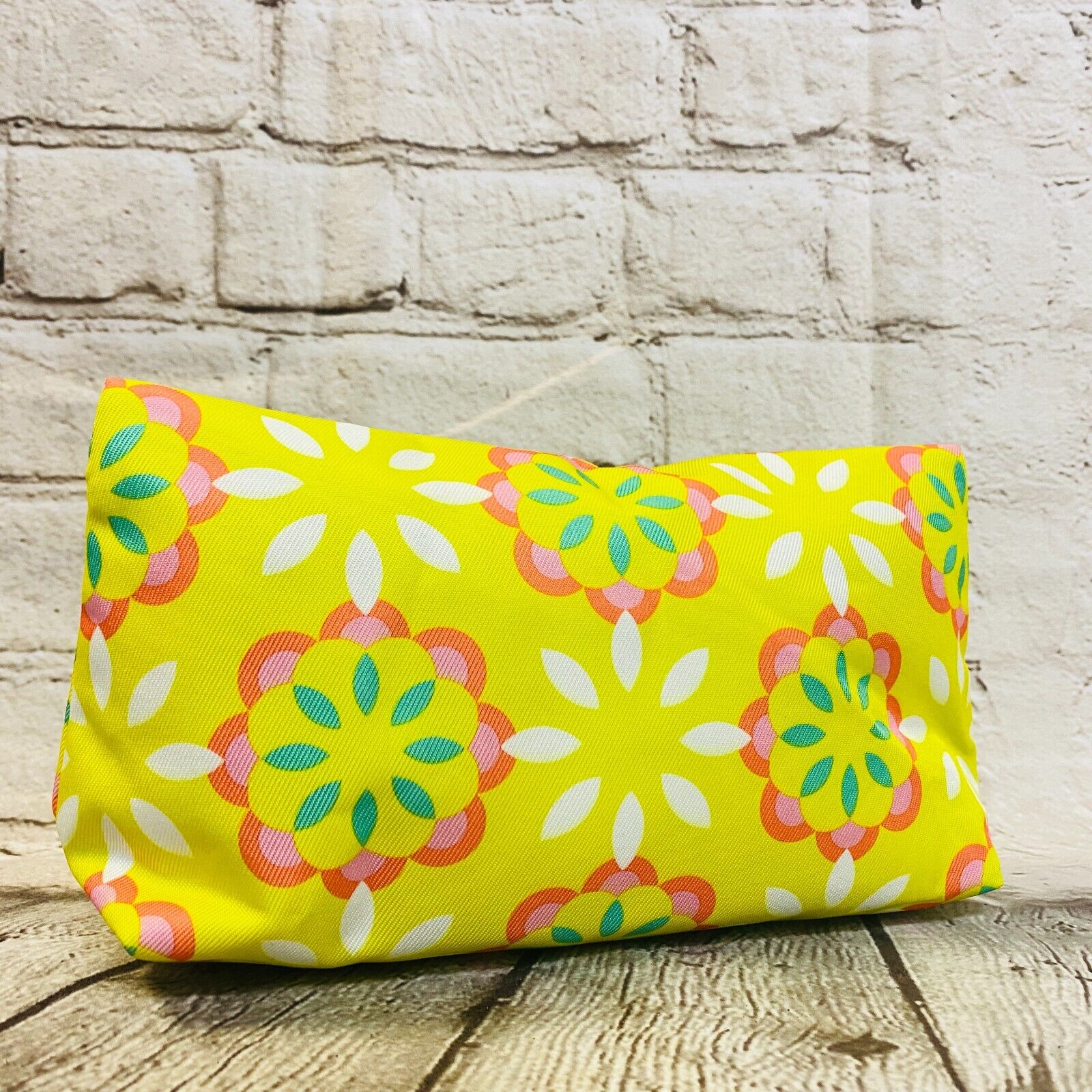 Clinique Designer Cosmetic/Makeup Bag/Zipped POUCH - NEW *YELLOW