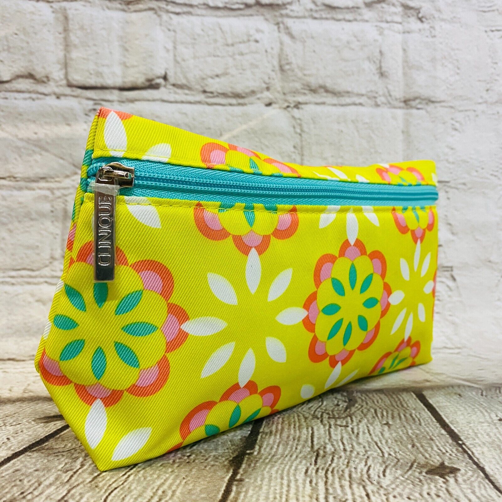 Clinique Designer Cosmetic/Makeup Bag/Zipped POUCH - NEW *YELLOW