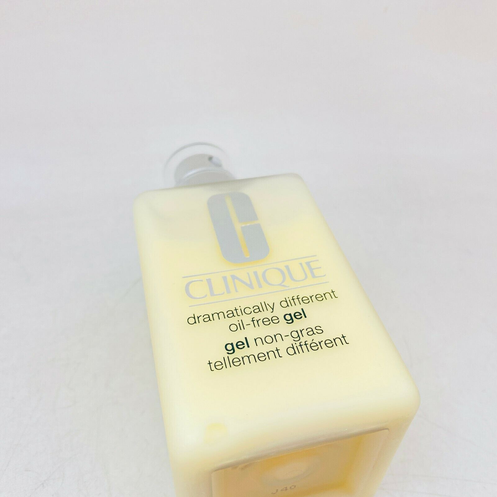 Clinique  Dramatically Different Oil Control Gel  - 6.7fl oz/ 200mL - BOXLESS