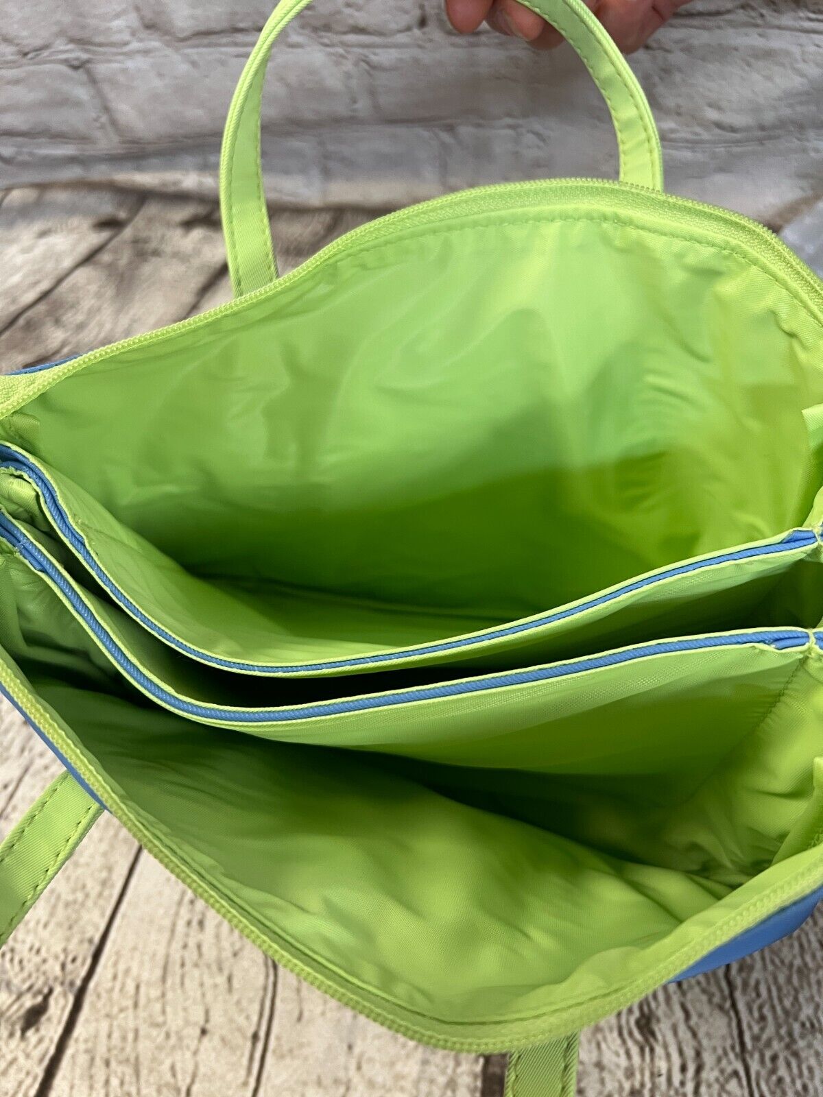 Clinique Aqua blue & light green MEDIUM Carry Bag - (New)*Check Description