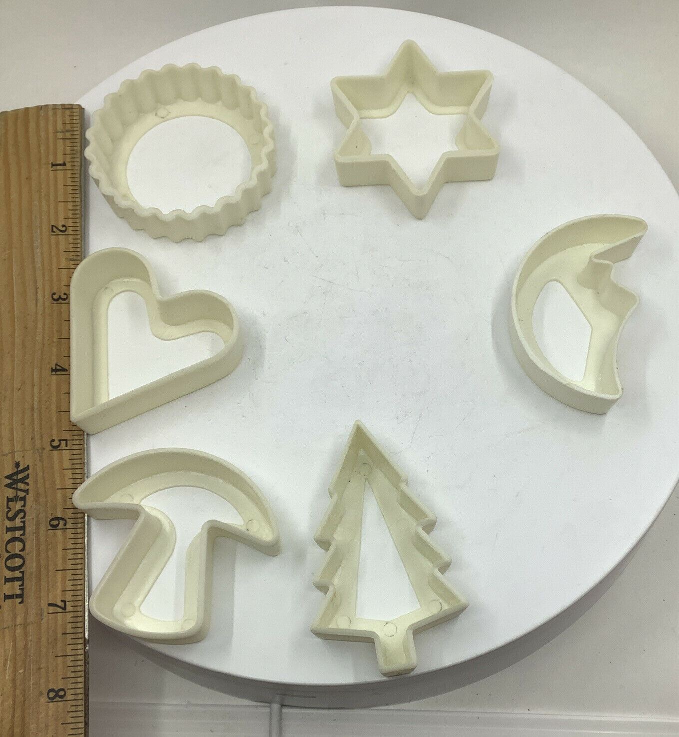 Assorted 6 Pc. Cookie Cutter Set Plastic.