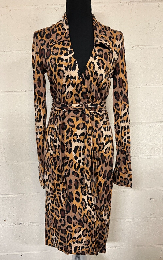 Diane Von Furstenberg Spotted Cat 100% Silk Wrap dress (Brown)- (New)