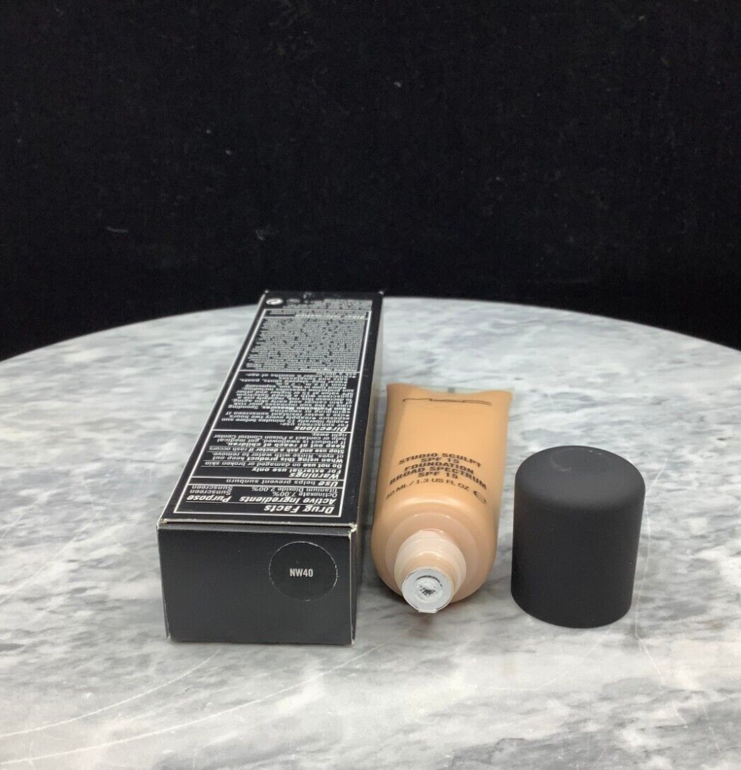 MAC STUDIO SCULPT SPF 15 FOUNDATION BROAD SPECTRUM SPF15 NW40- 1.3OZ