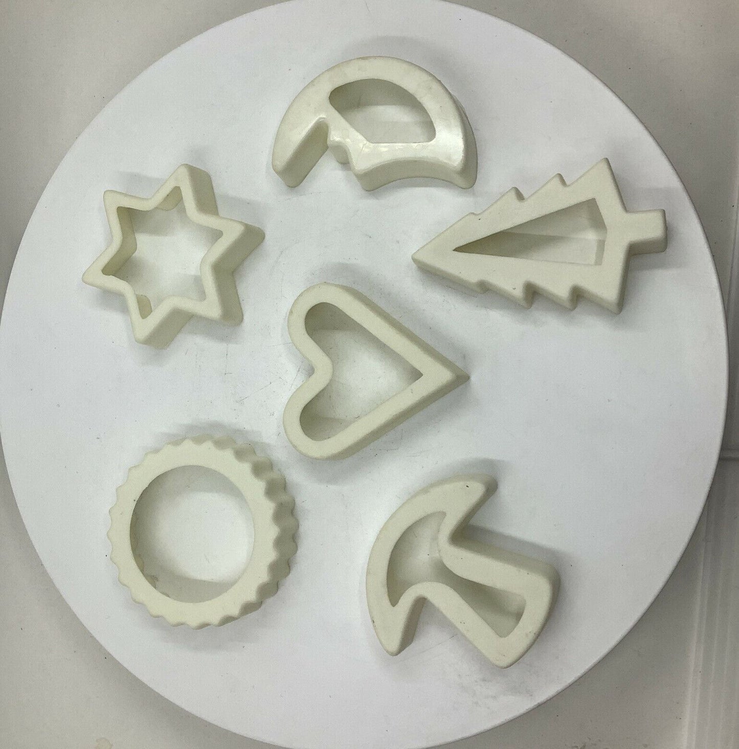 Assorted 6 Pc. Cookie Cutter Set Plastic.