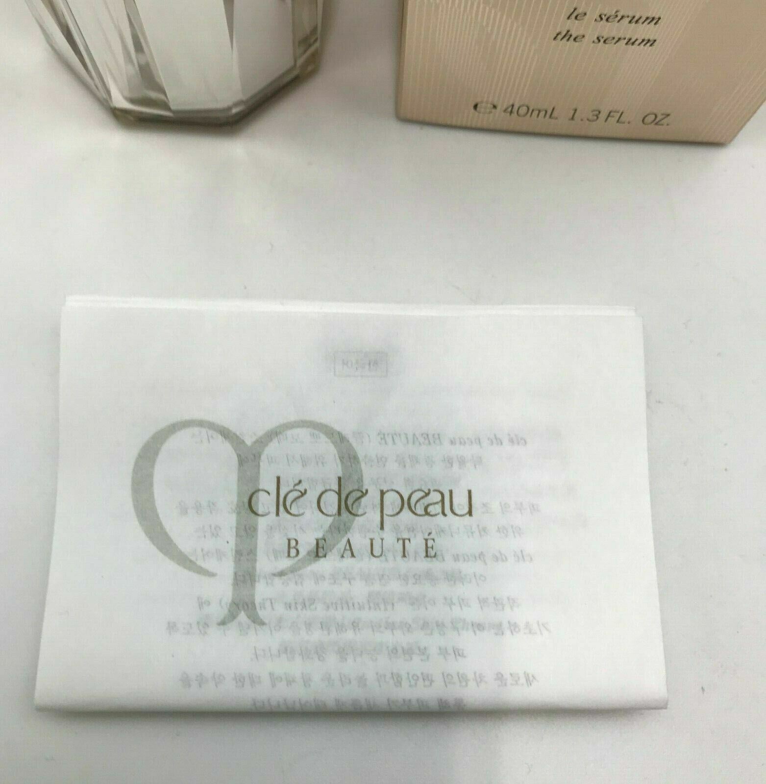 CLE DE PEAU LE SERUM THE SERUM - 1.3 OZ / 40 ML ~~~SALE~~~~