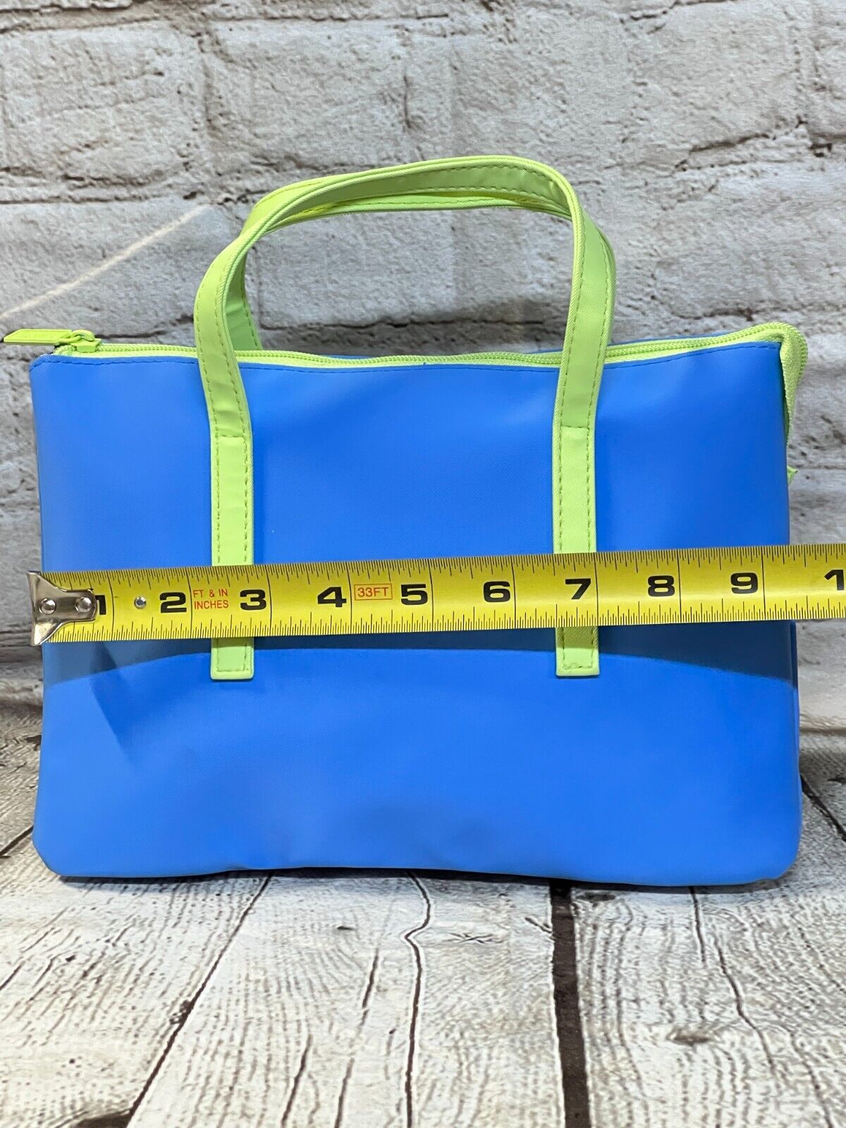 Clinique Aqua blue & light green MEDIUM Carry Bag - (New)*Check Description