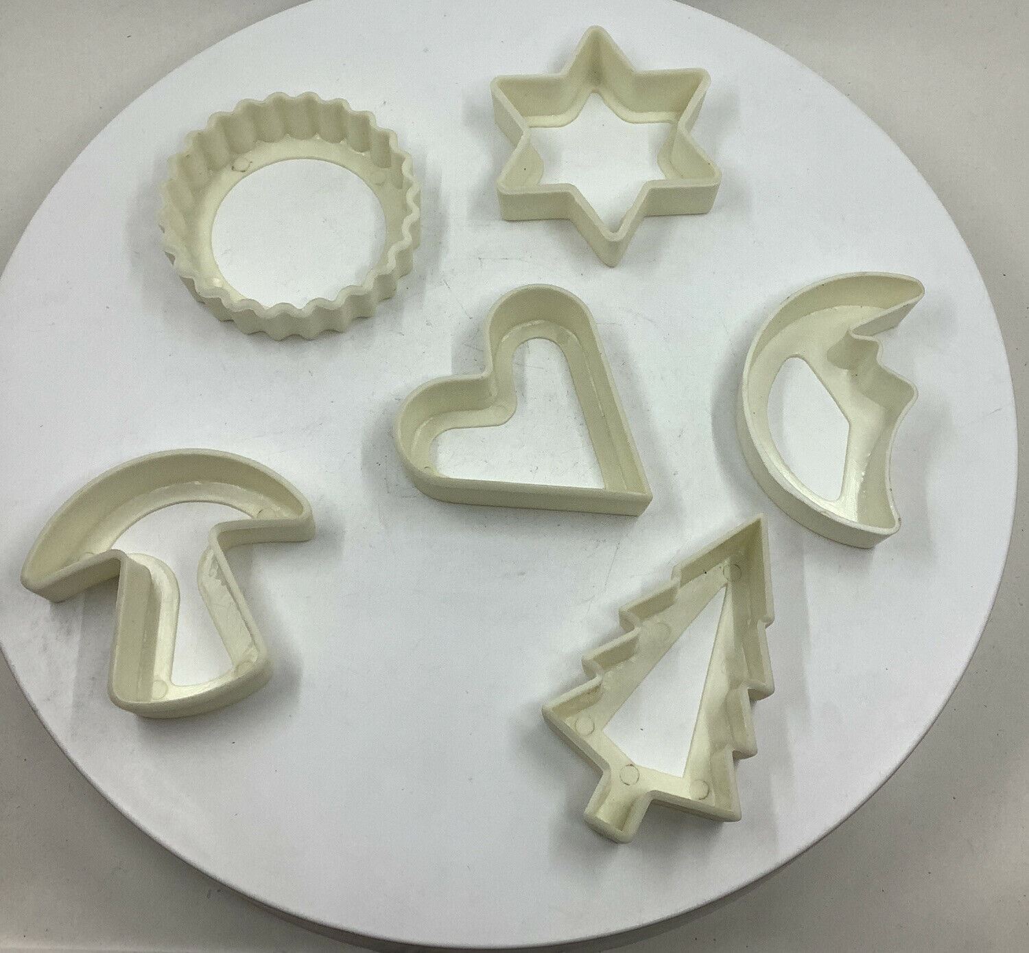 Assorted 6 Pc. Cookie Cutter Set Plastic.