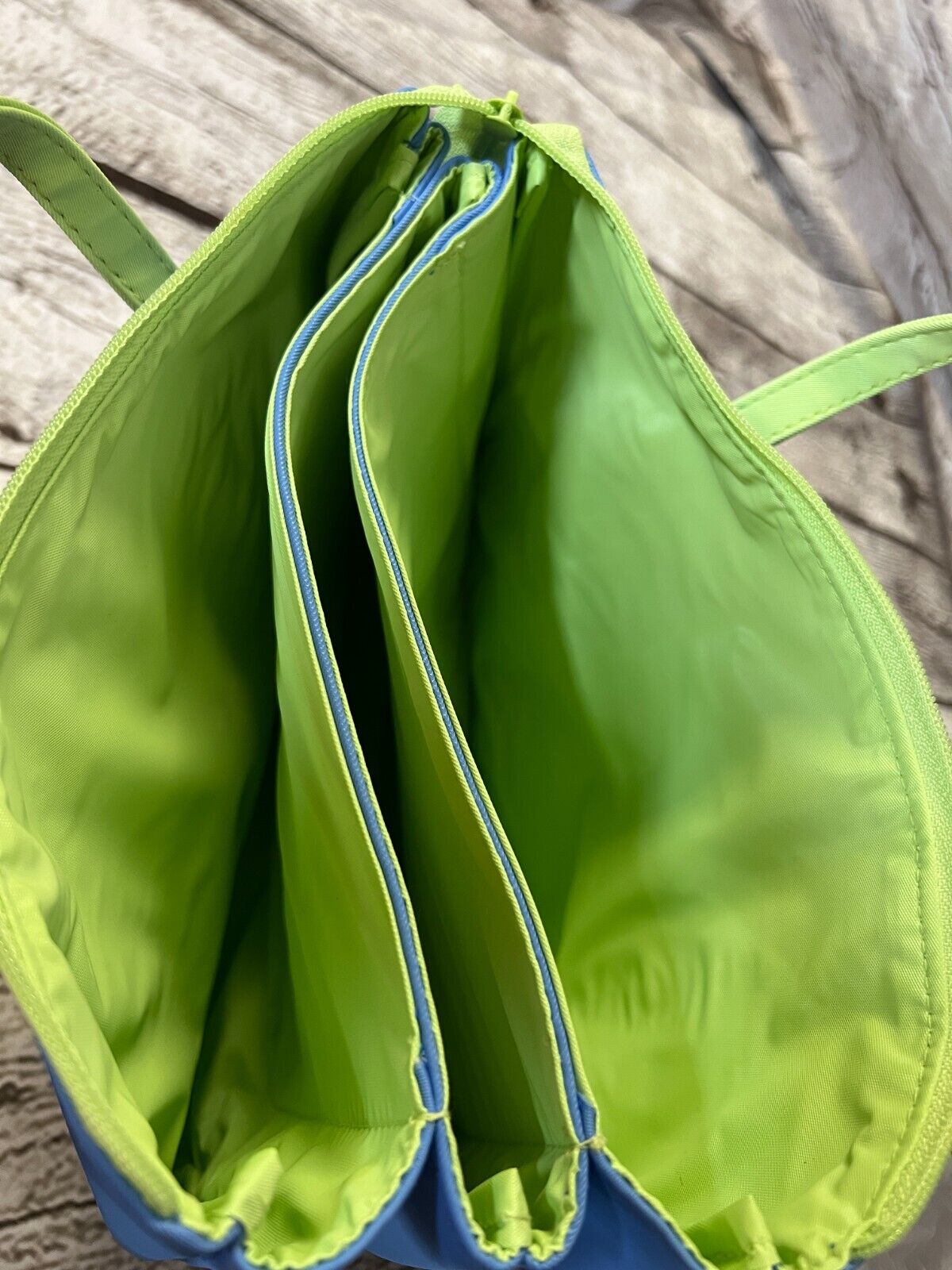 Clinique Aqua blue & light green MEDIUM Carry Bag - (New)*Check Description