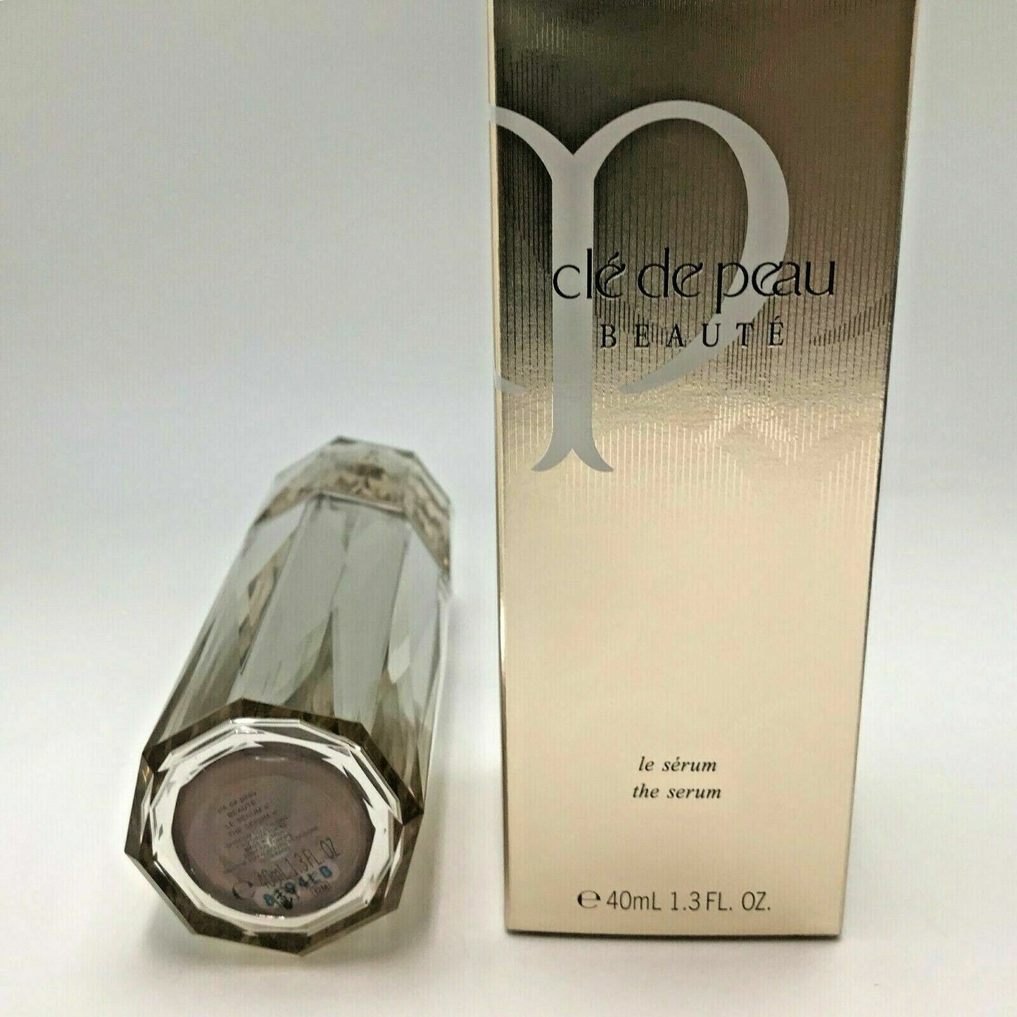 CLE DE PEAU LE SERUM THE SERUM - 1.3 OZ / 40 ML ~~~SALE~~~~