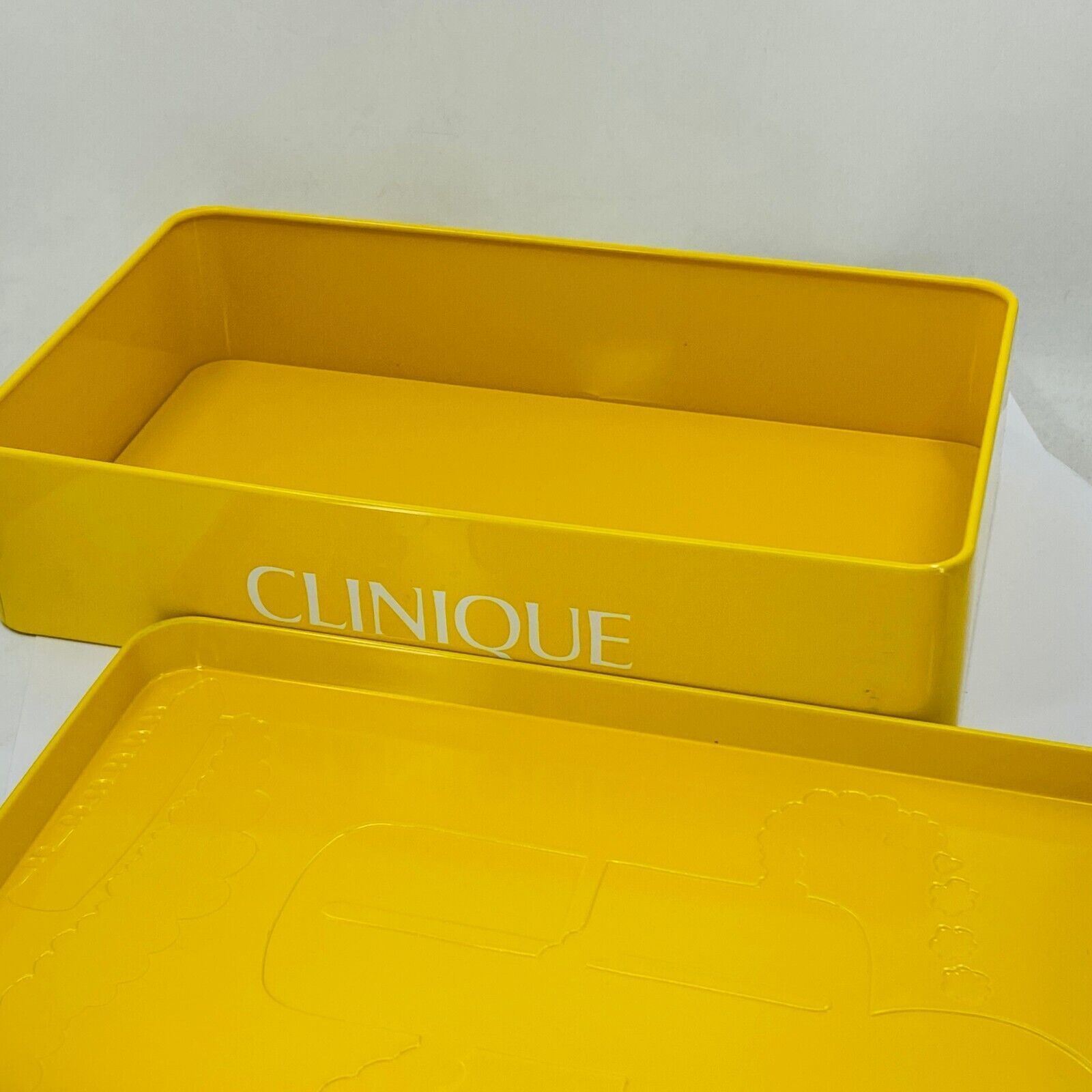 Clinique Limited Edition Cosmetic Travel Exclusive Empty Case ~ Tin, BOXLESS