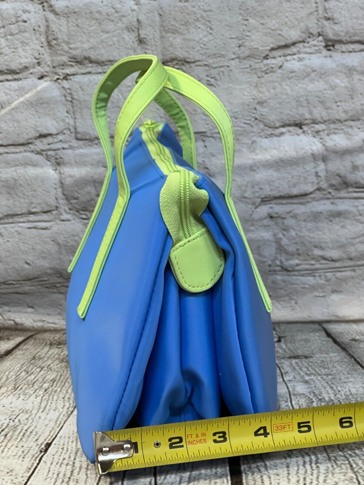 Clinique Aqua blue & light green MEDIUM Carry Bag - (New)*Check Description