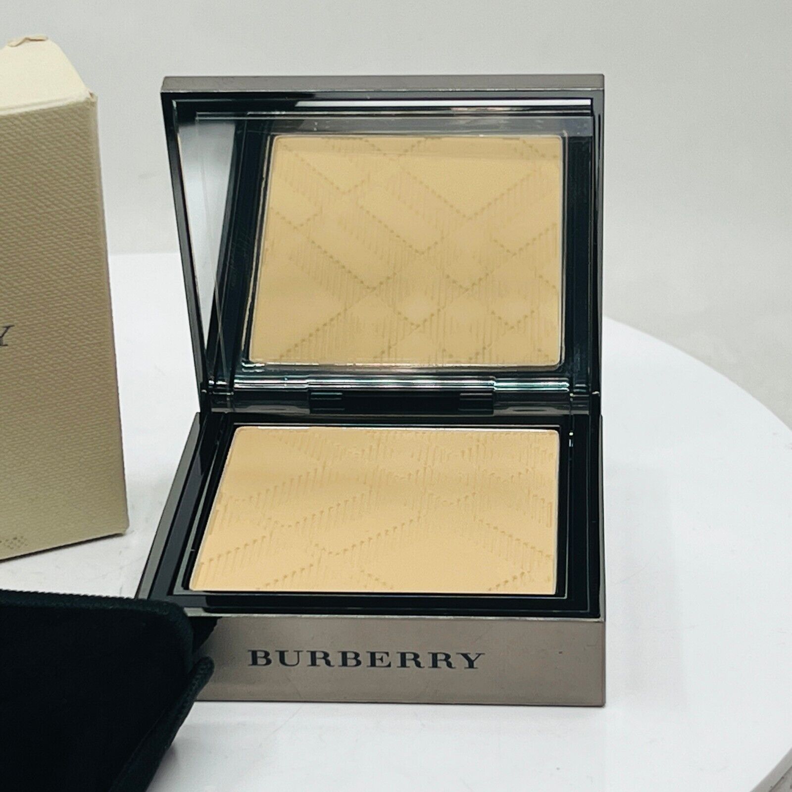 Burberry Fresh Glow Compact Luminous Foundation - 8g/0.28oz #OCHRE NUDE - NIB