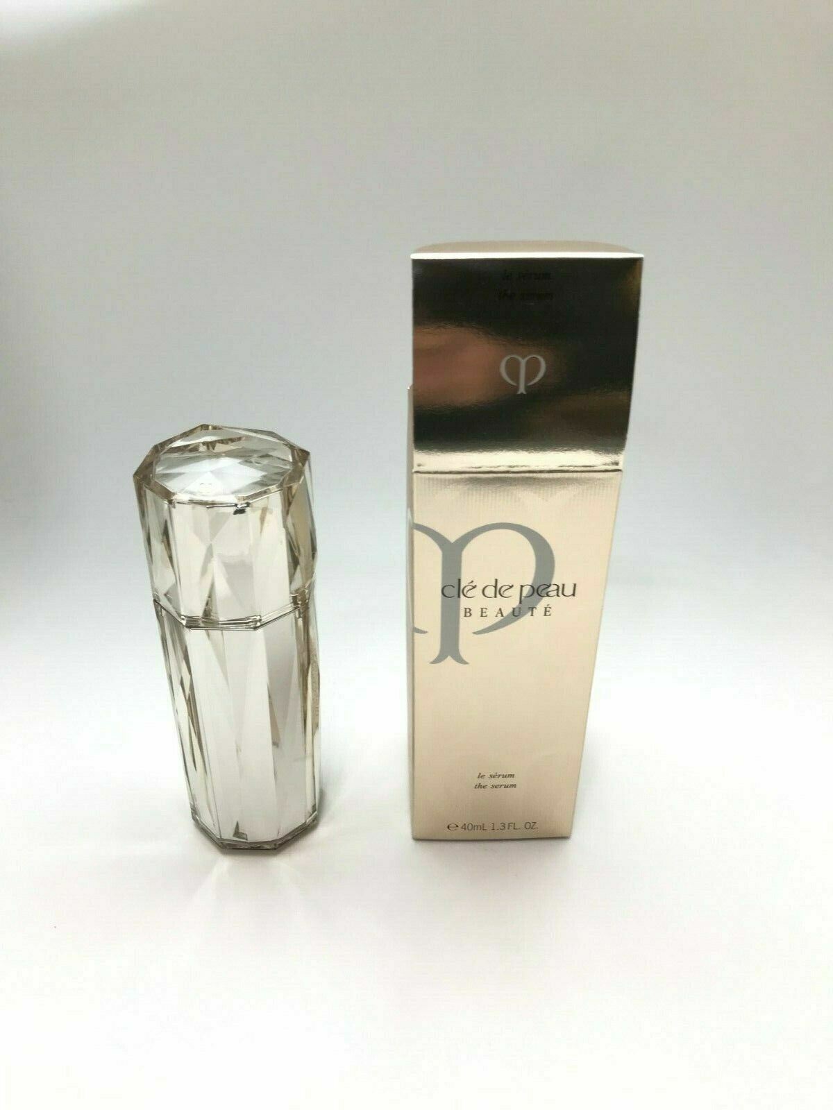 CLE DE PEAU LE SERUM THE SERUM - 1.3 OZ / 40 ML ~~~SALE~~~~