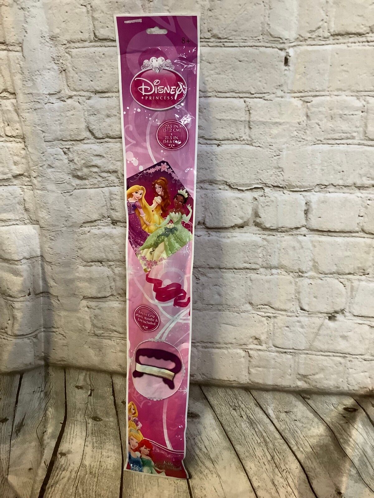 DISNEY PRINCESS kite cerf-volant 22.5 IN(57.2) X 21.5 IN (54.6CM) PLASTIC HANDLE