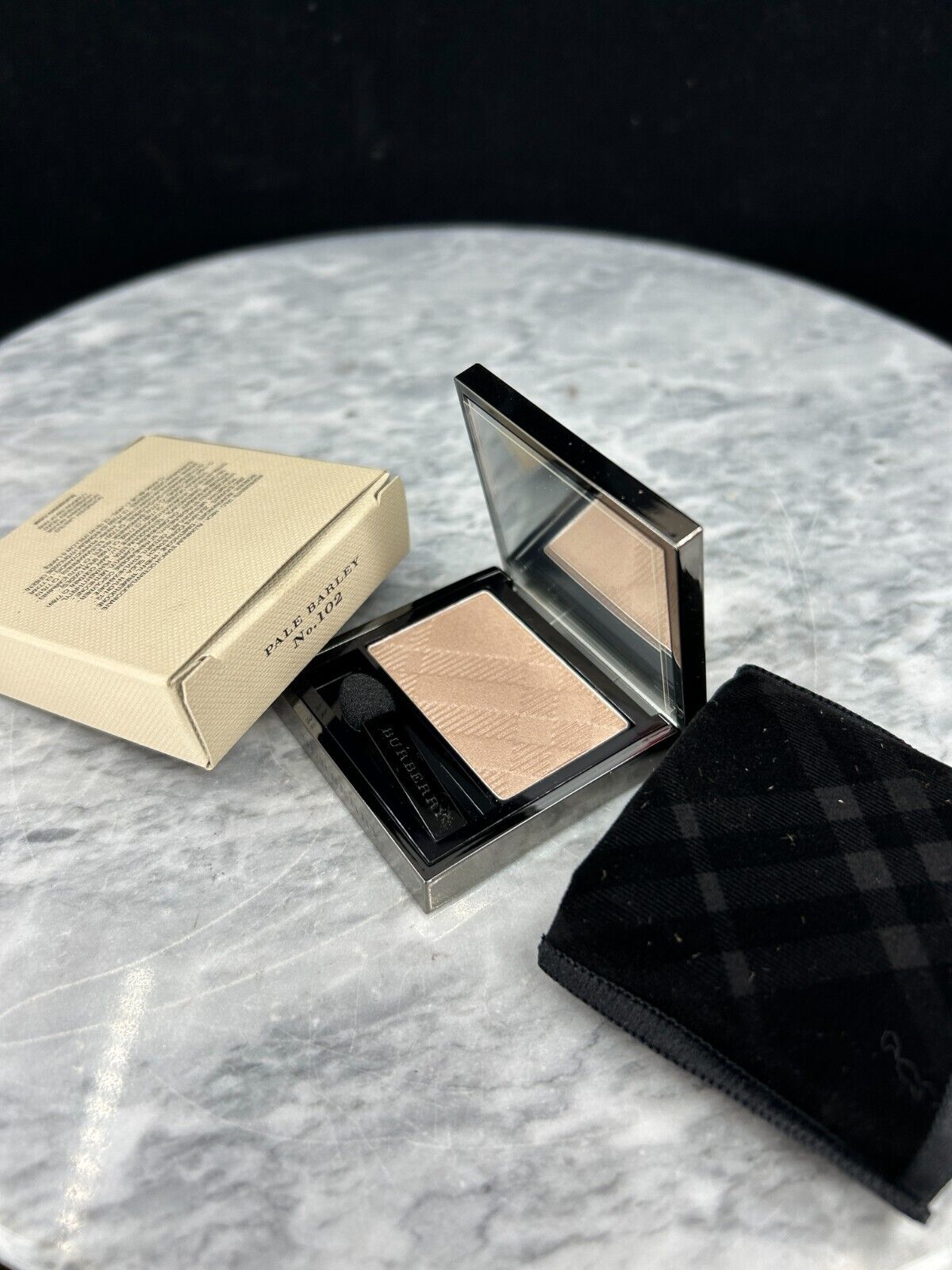 Burberry Eye Colour Wet & Dry Glow Shadow - #Pale Barley No. 102 - 0.06oz  - NIB