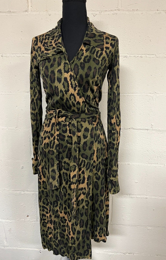 Diane Von Furstenberg Spotted Cat 100% Silk Wrap dress (Green) - (New)